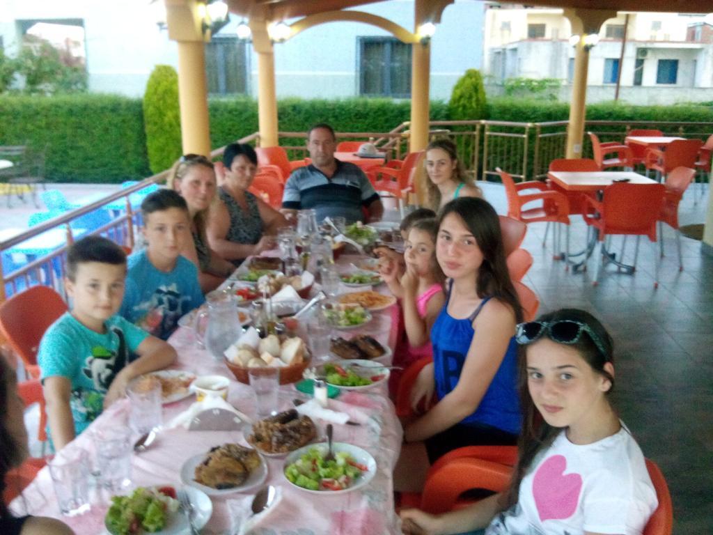 Hotel Restaurant Globi Velipojë Dış mekan fotoğraf