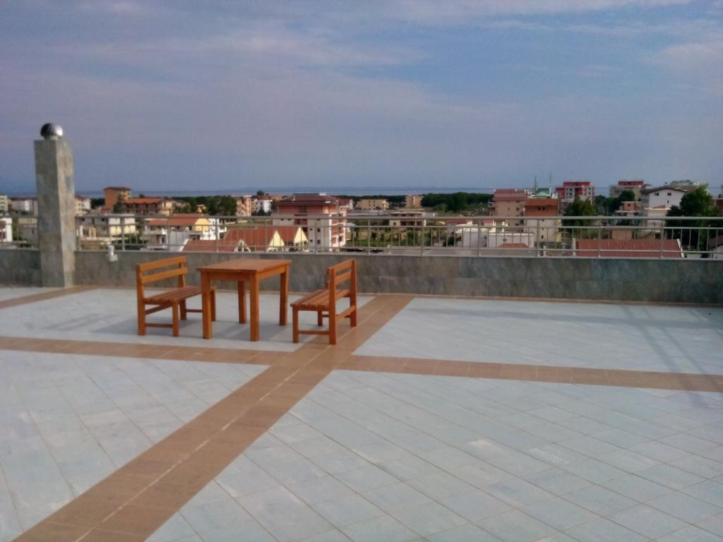 Hotel Restaurant Globi Velipojë Dış mekan fotoğraf